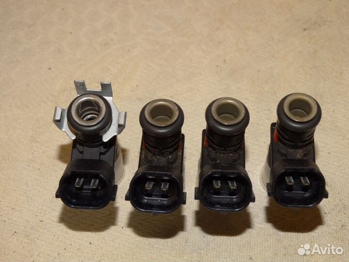 Форсунка топливная Skoda Fabia II