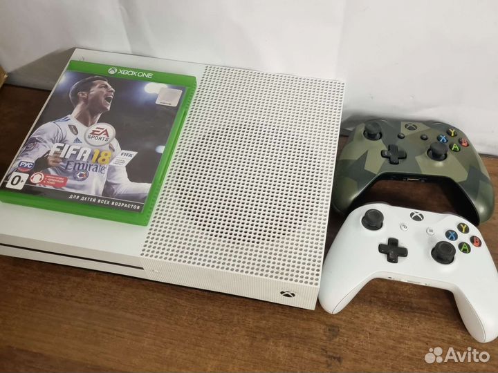 Xbox One S 1000 гб с играми