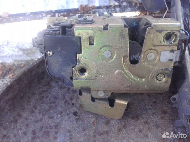 Замок багажника ауди а6 с5