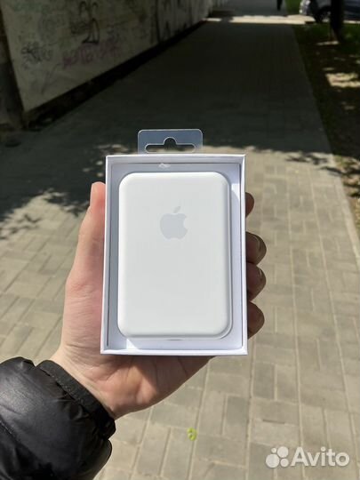 Apple MagSafe BatteryPack (повербанк 3000 ma/h)