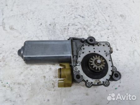 Моторчик переднего правого стеклоподъемника