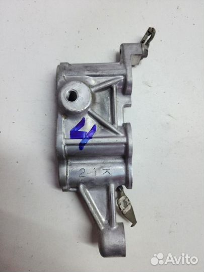 Кронштейн опоры двигателя правый Toyota Camry