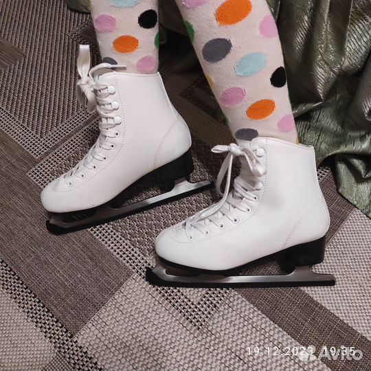 Коньки фигурные