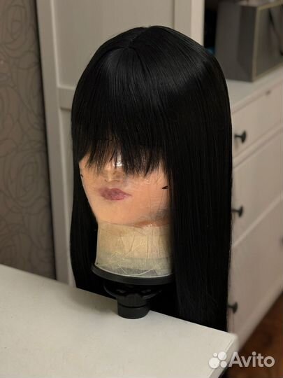 Длинный черный парик с челкой
