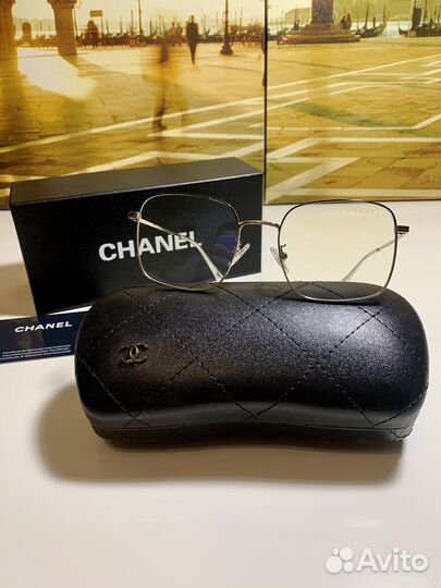 Солнцезащитные очки Chanel