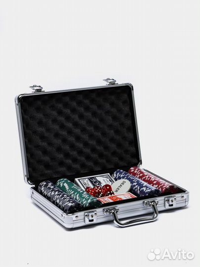 Покер в кейсе, 200 пластиковых фишек с номиналом