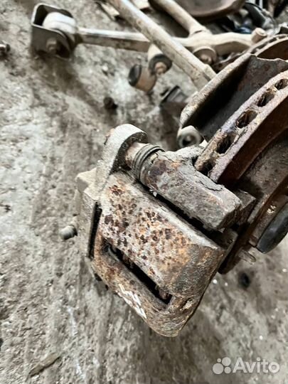 Кулак передний левый правый В сборе LADA Priora