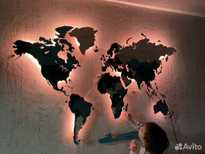 Карта мира из дерева с подсветкой