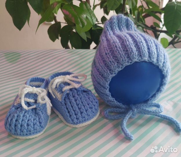 Пинетки детские и чепчик 