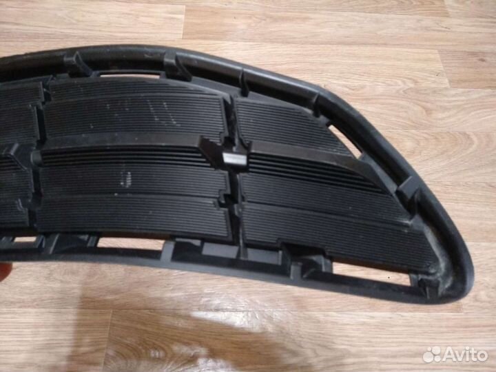 Решётка переднего бампера левая Toyota Rav 4