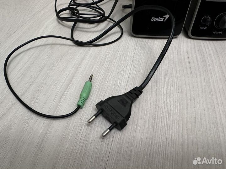 Компьютерные колонки Genius SP-M200