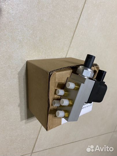 Блок клапанов пневмоподвески для Mercedes W211