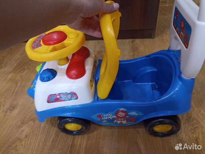 Машинка каталка толокар с ручкой