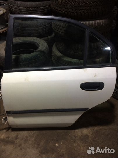 Дверь задняя левая Mitsubishi Carisma 1999