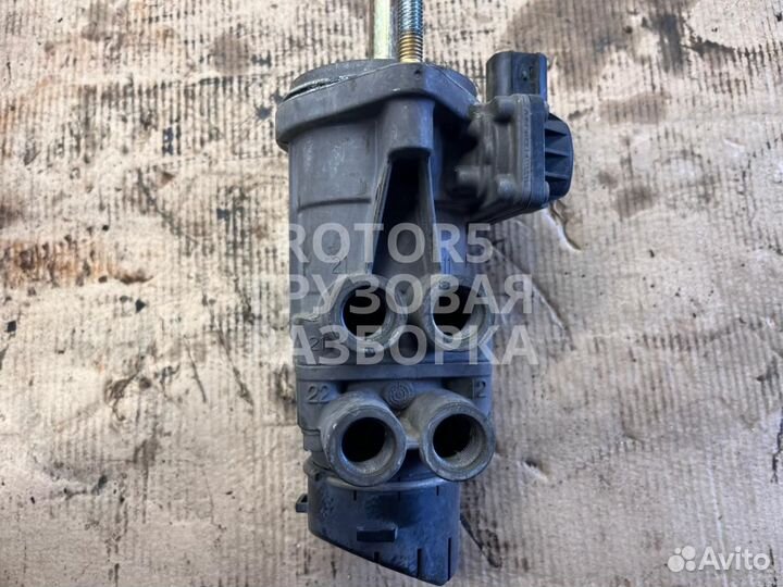 Кран главный тормозной MAN TGX 2016 81521306298