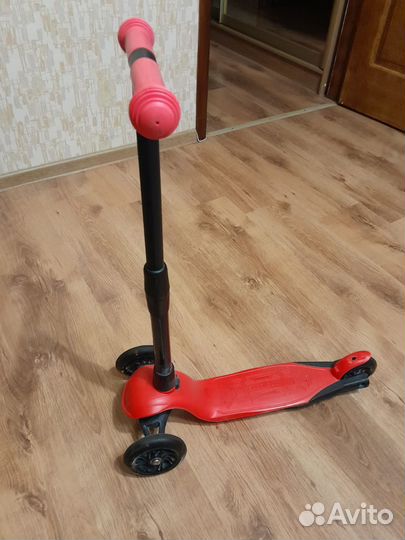 Продается самокат трёхколёсный