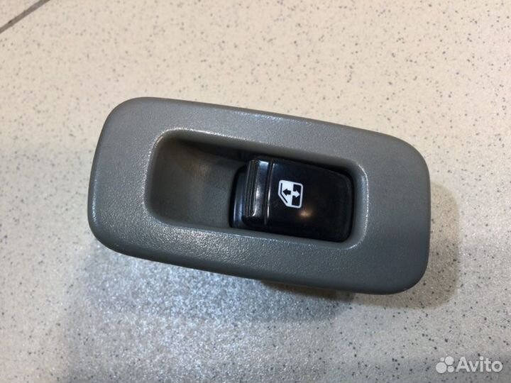 Кнопка стеклоподъемника задняя Chevrolet Lacetti