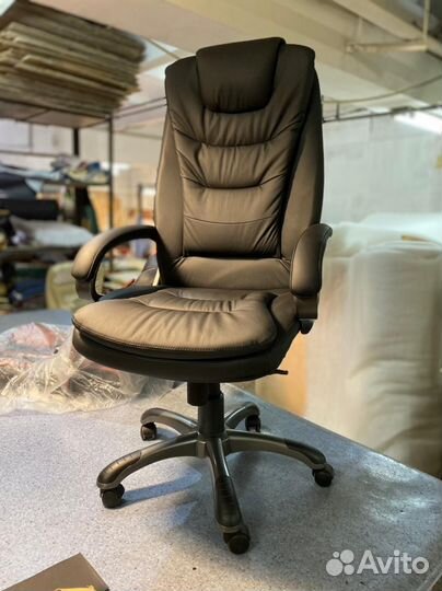 Офисное кресло