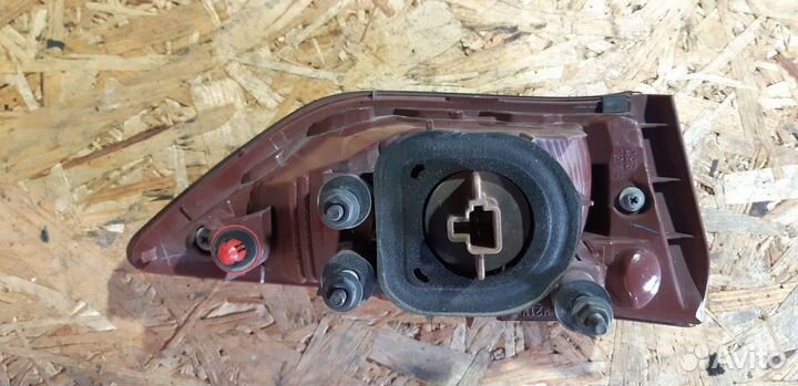 Фонарь задний внутренний левый Infiniti