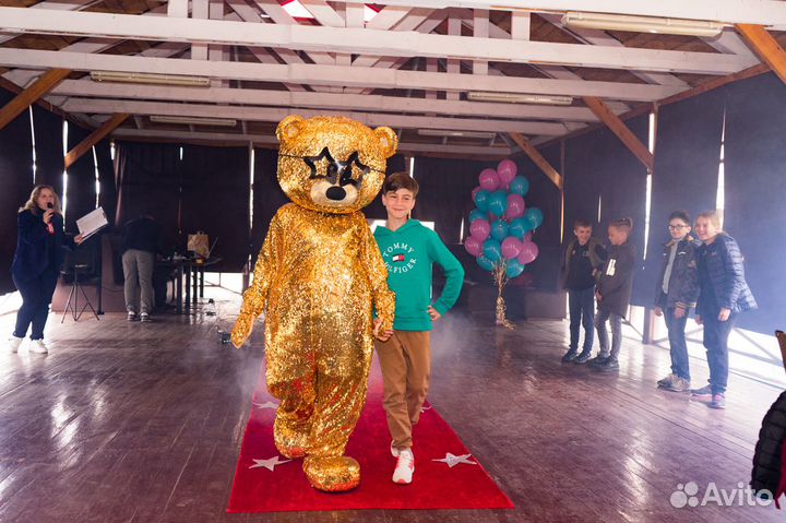 Поздравление от мишки, Зайки, аниматоры