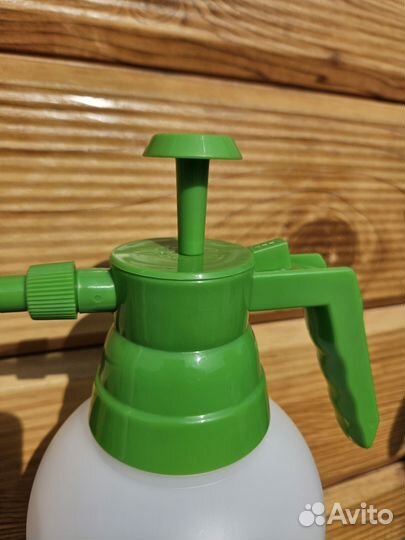 Опрыскиватель садовый помповый 3 литра