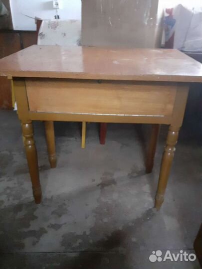 Кухонный стол