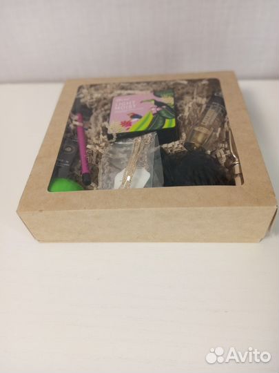 Набор косметики плюс цепочка в подарок