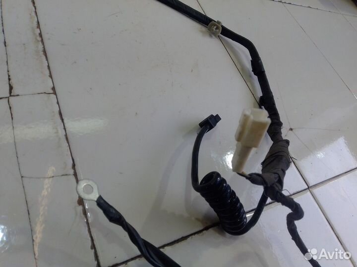 Электропроводка двери багажника (SsangYong Rexton)