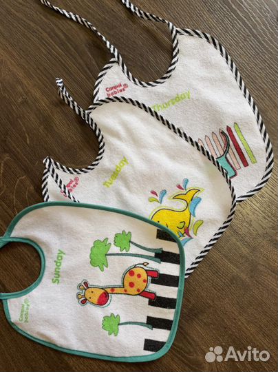 Слюнявчики нагрудники