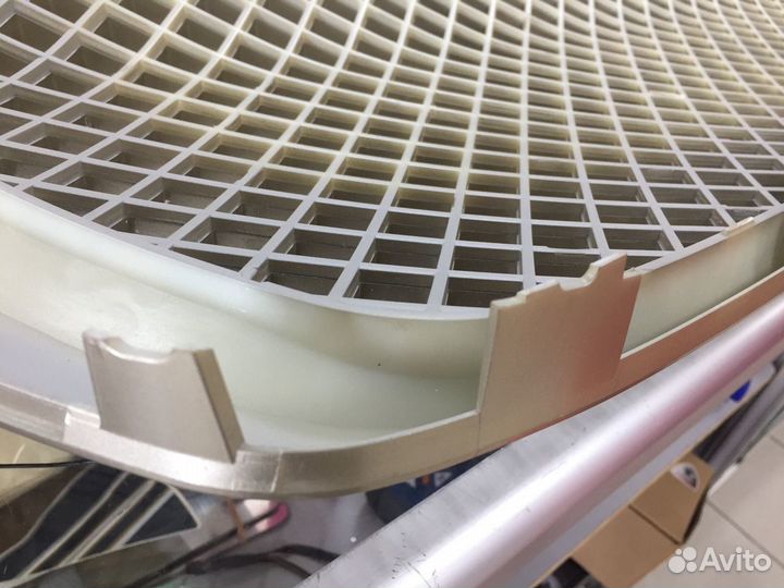 Решётка радиатора (дефект) Toyota Land Cruiser 200