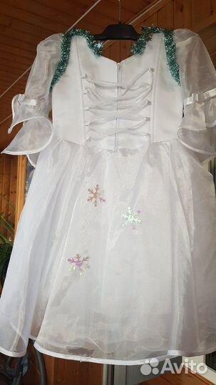 Платье белое праздничное