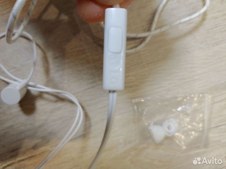 Проводные наушники