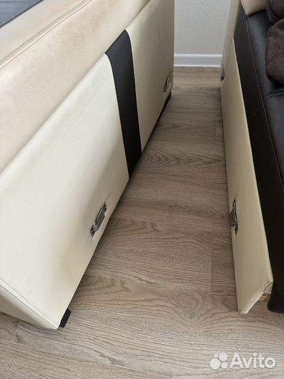 Угловой диван из экокожи sitdown