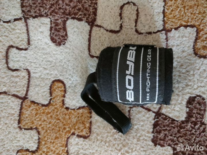 Боксерские перчатки, щитки