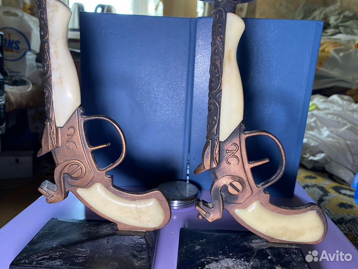 Подсвечник пистолет Иванъ Москвинъ