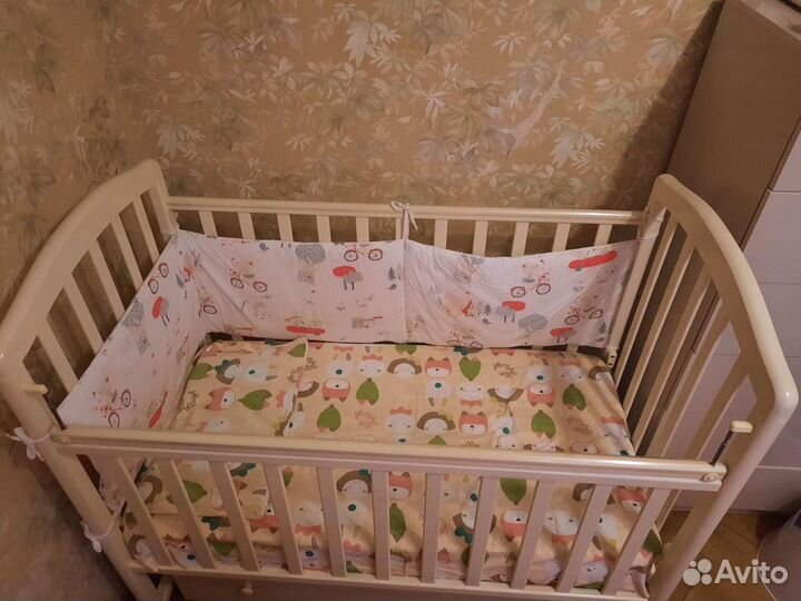 Детская кроватка с маятником и ящиком и бортики