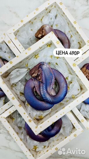 Шоколадная змея и елочные игрушки, новогодние пода