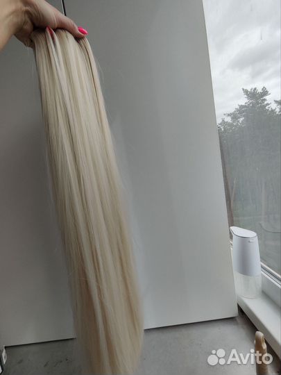 Волосы на заколках блонд