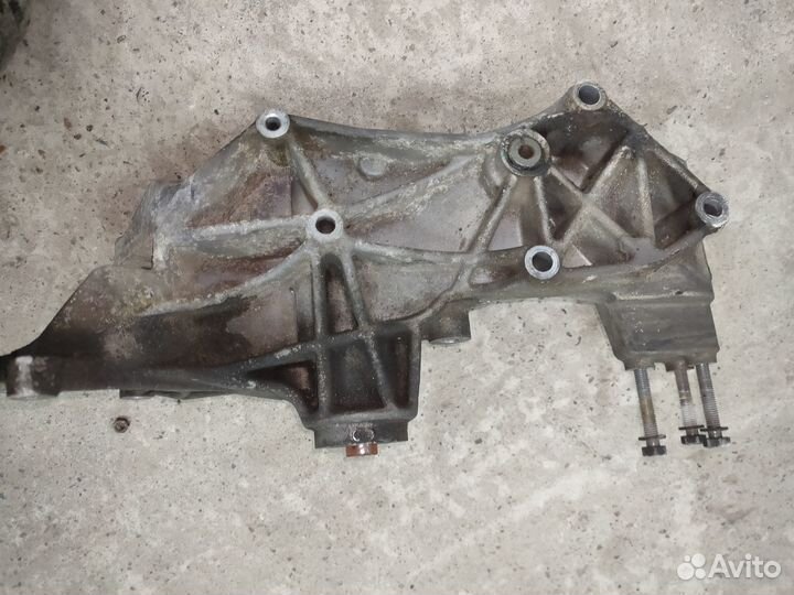 Кронштейн генератора Volkswagen Passat B5