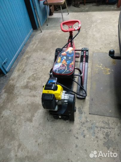 Детский снегокат с мотором