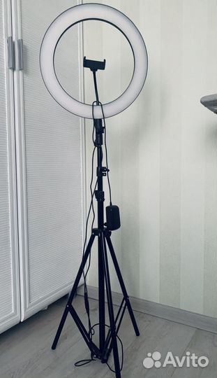 Кольцевая лампа 36 см со штативом