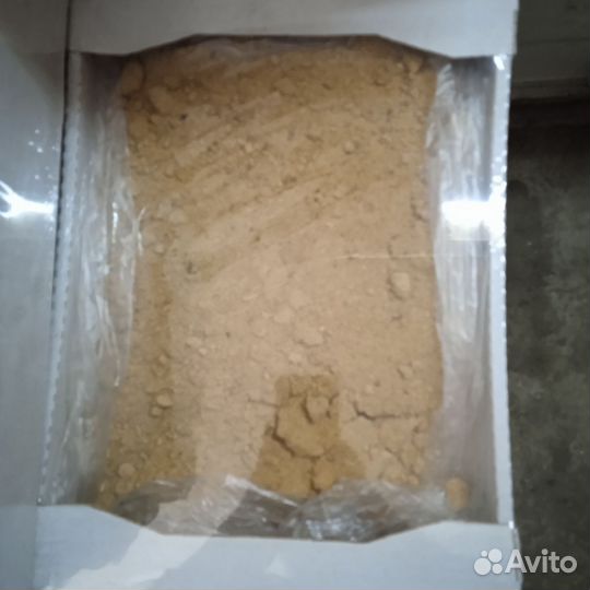 Корм для рыб (крошка печенья)