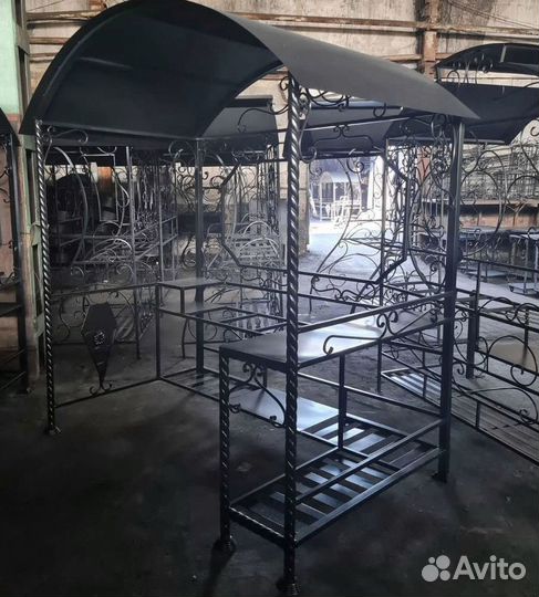 Мангал с крышей