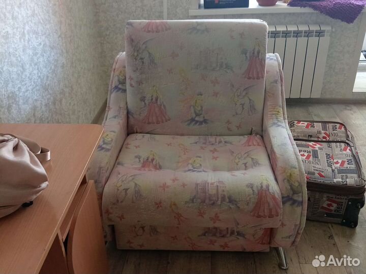 Письменный стол и кресло б/у