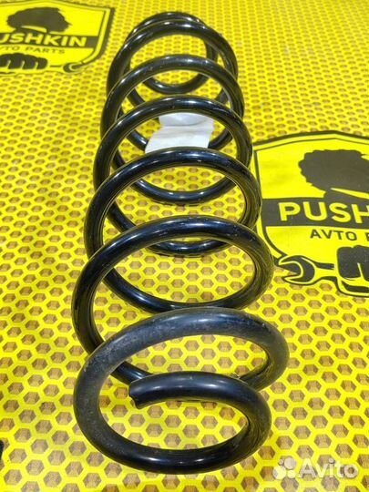 Пружина подвески задняя левая Skoda Octavia A7