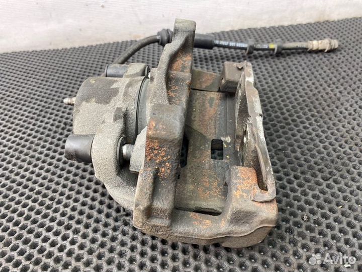 Суппорт передний правый Ford Galaxy WM qxwb 2.0