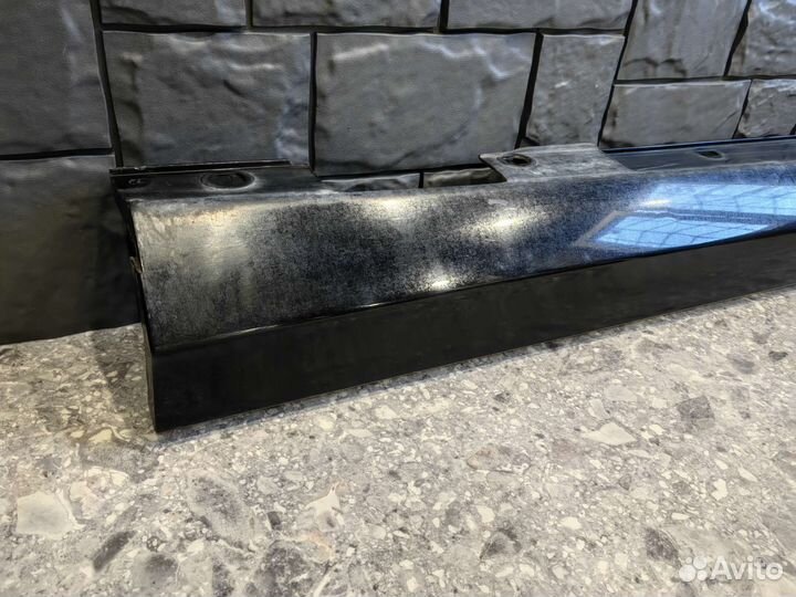 Порог левый W204 чёрный 197