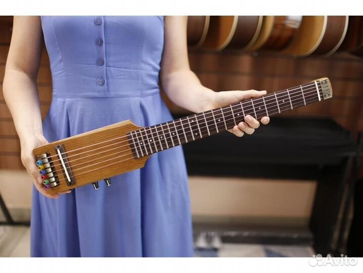 Smiger TR-24 - Электрогитара, безголовая, компактн