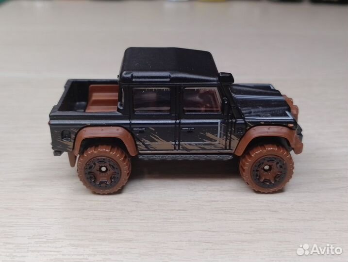 HotWheels. Land Rover Defender double cab