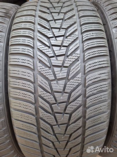 Hankook Winter I'Cept Evo 3 W330 245/40 R20 и 275/35 R20 102W